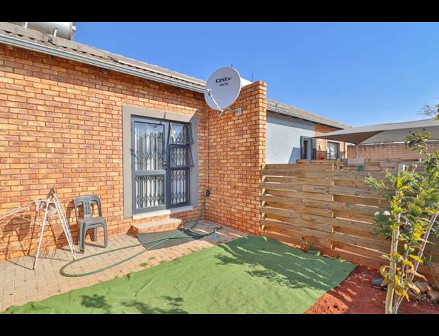 2 BEDROOM TOWNHOUSE FOR SALE IN CLARINA